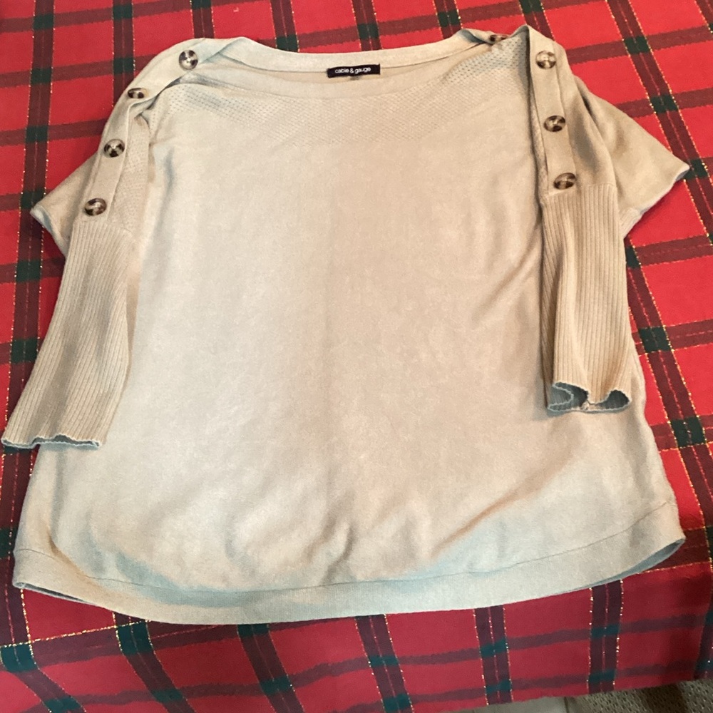 Beautiful sage sweater- hard to see color in pic